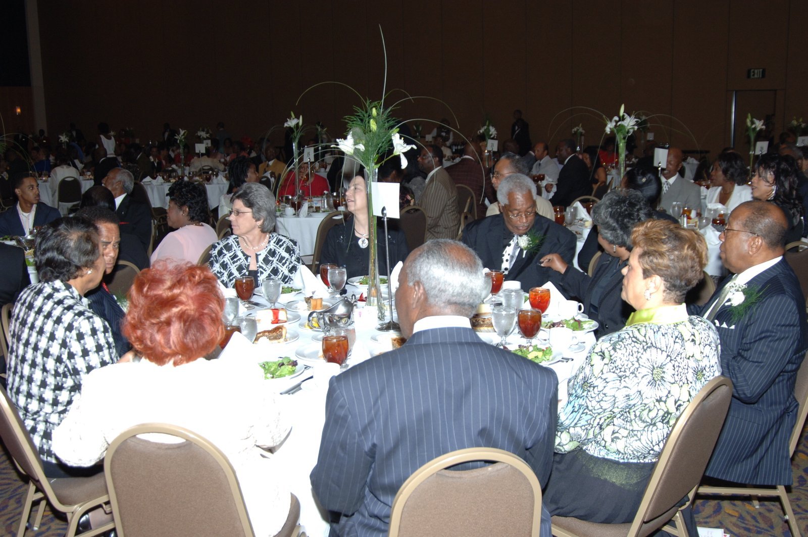 Alumni at formal event with flowers and elegant table arrangements