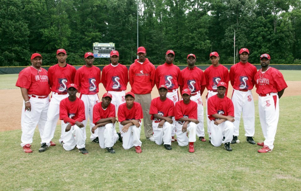 Alumni baseball team group photo