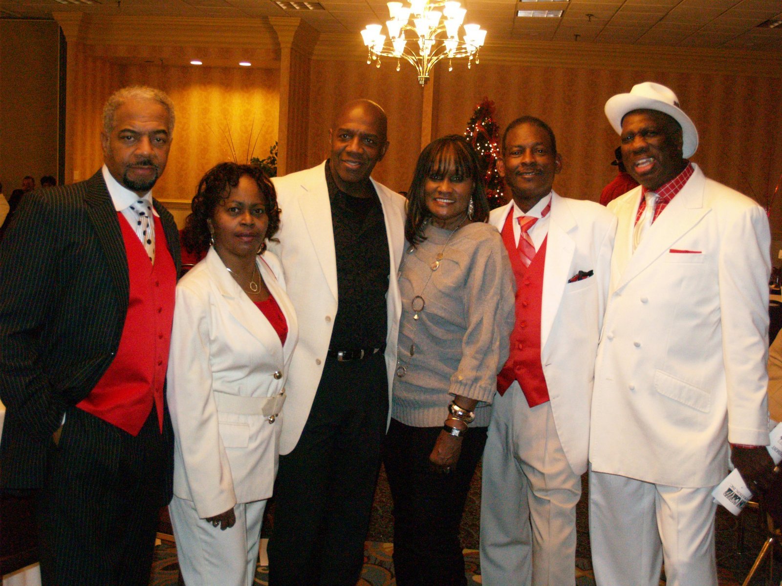 Alumni group celebrating at reunion event