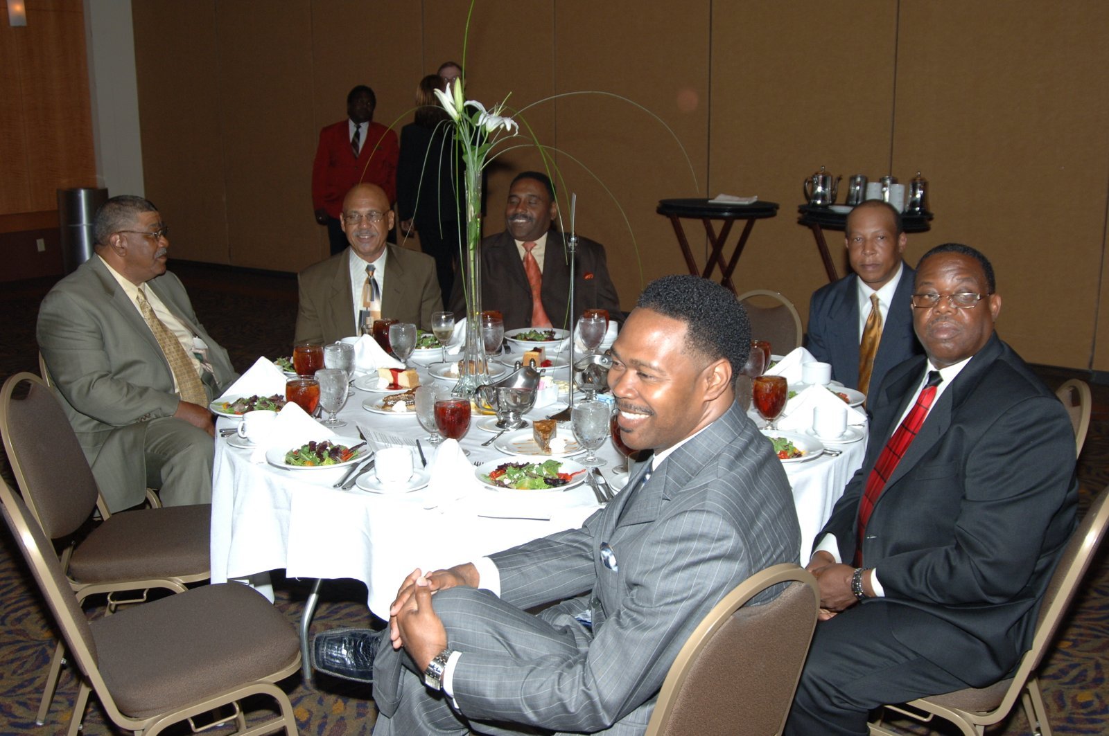 Alumni at formal dinner event with flowers and table settings