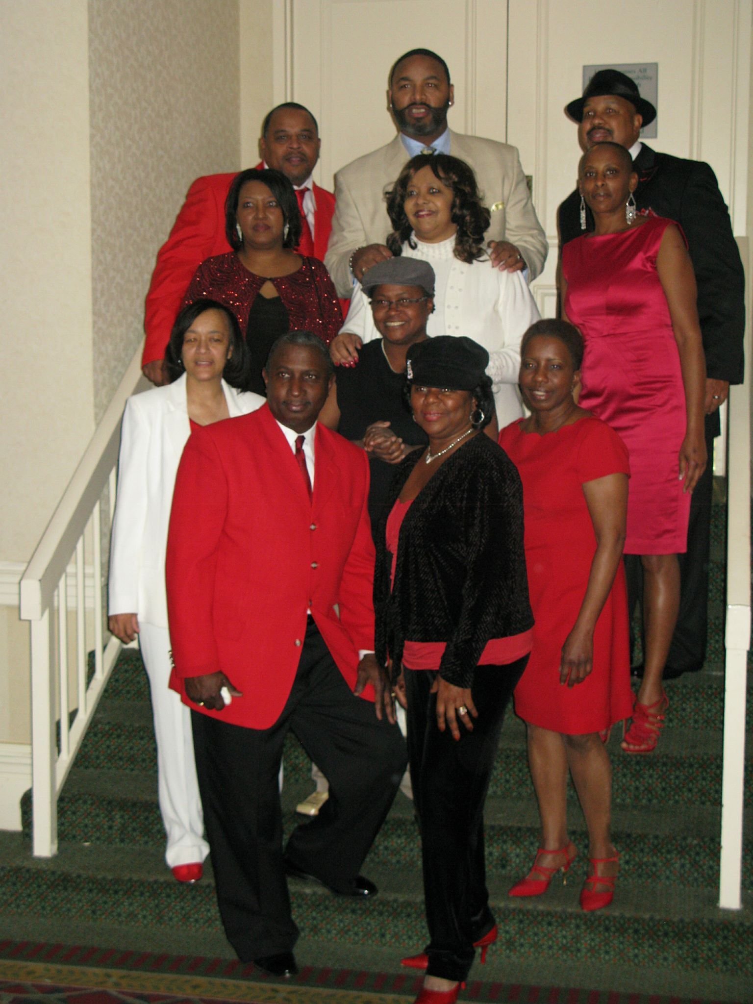Alumni posing together at event